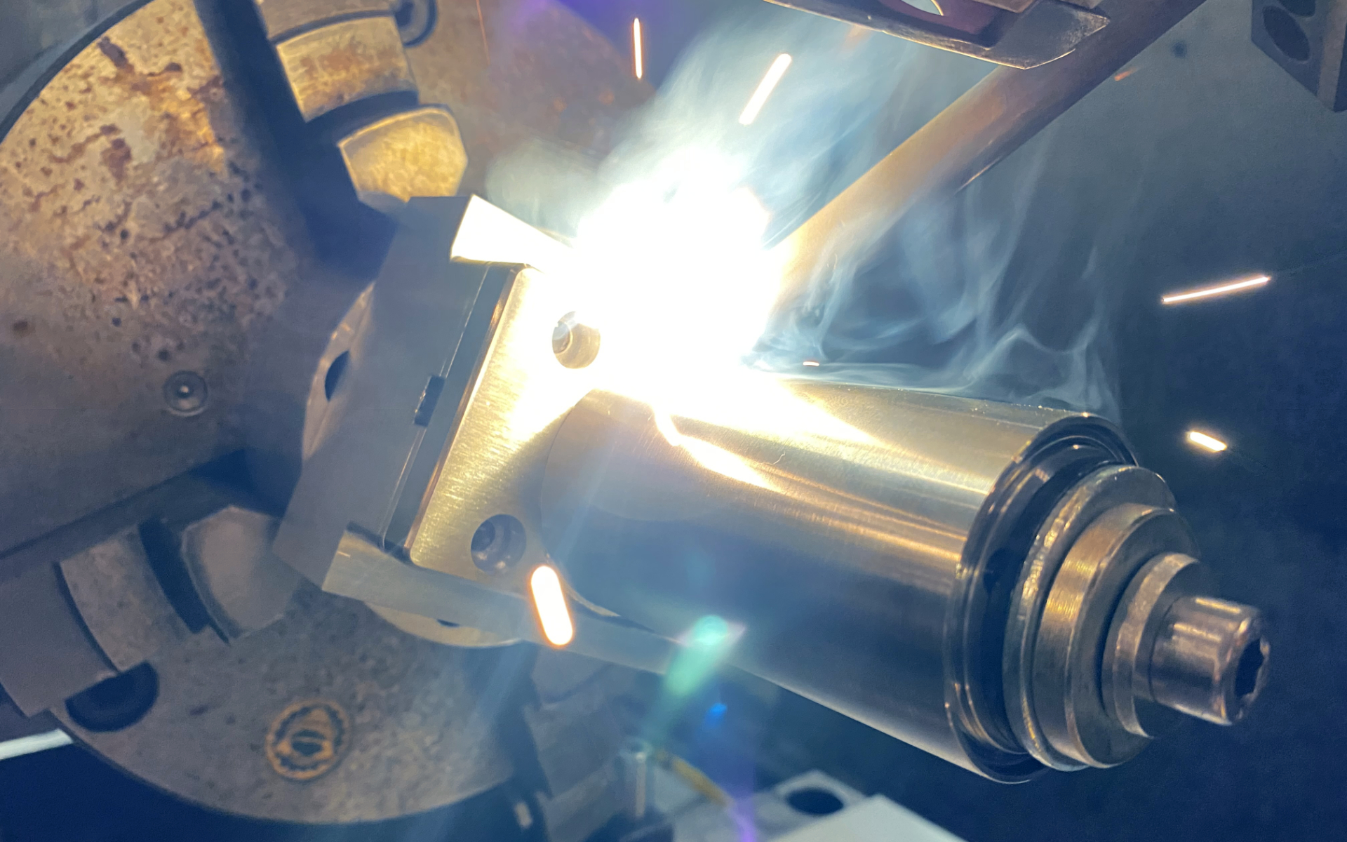 Laserschweißen bei BBM – Präzise und saubere Verbindung von Metallbauteilen mit minimalen Verzug