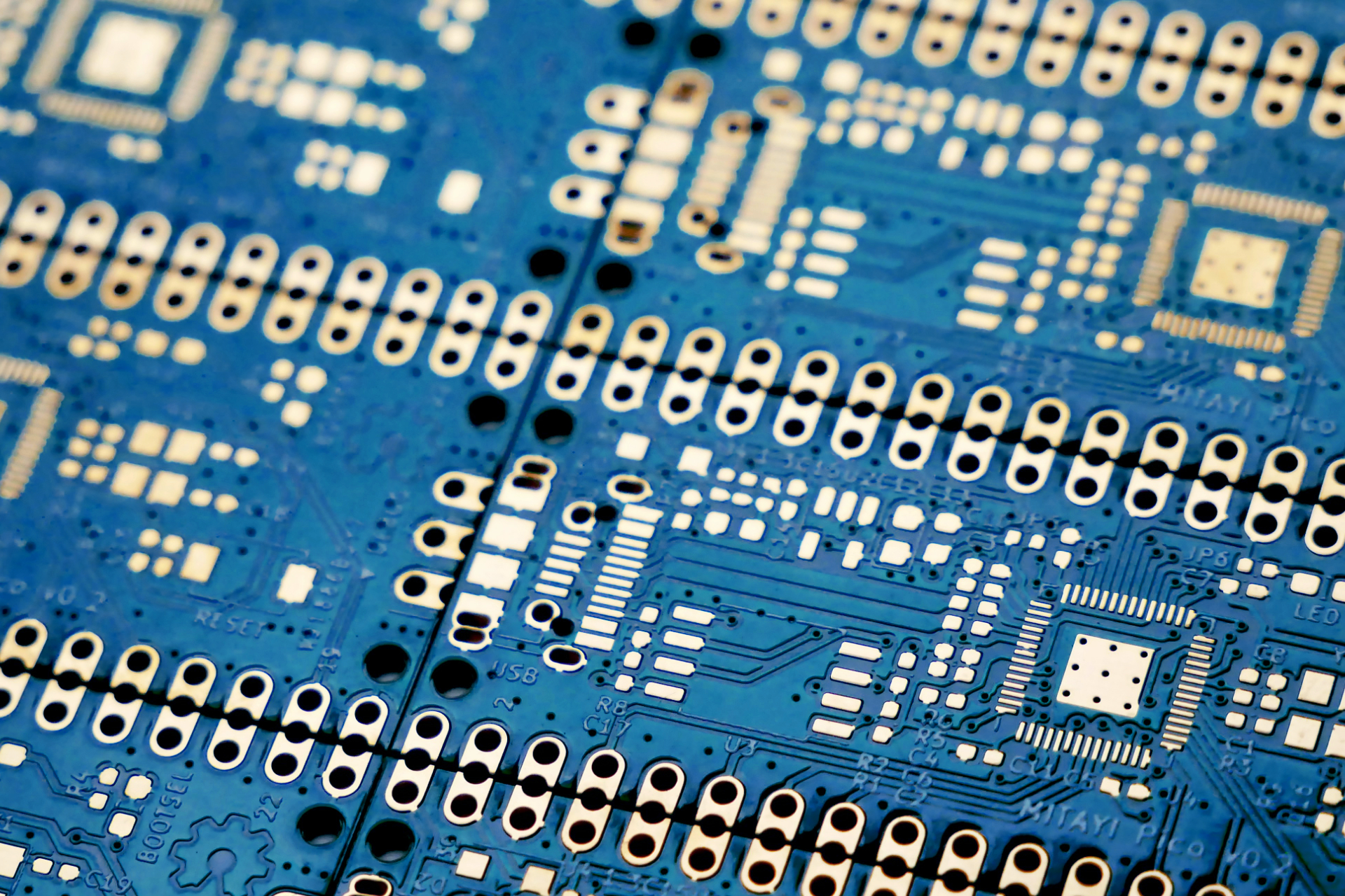 Elektrotechnik-Komponenten – BBM fertigt Blechteile für elektronische Anwendungen