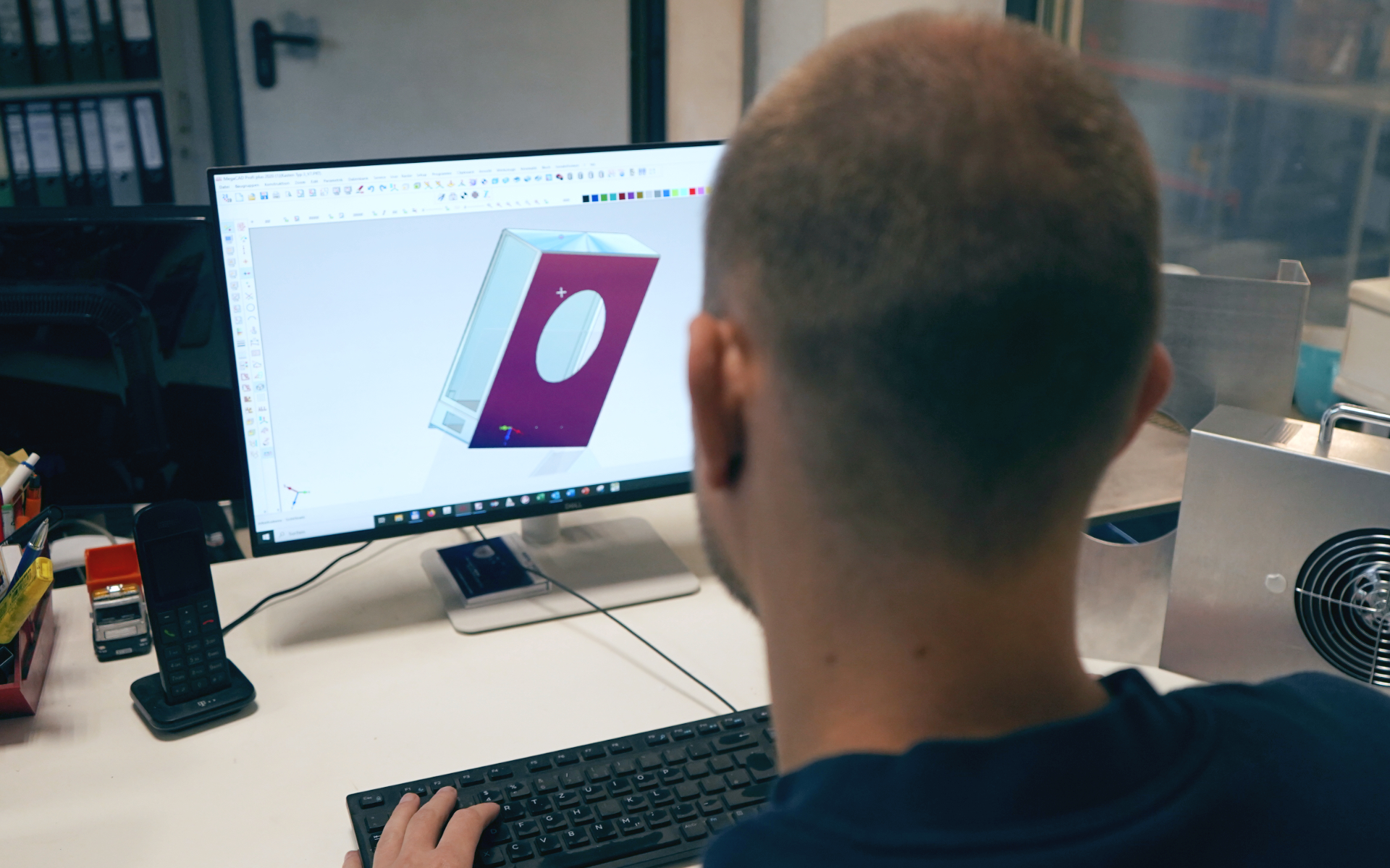 Auszubildender bei der CAD-Konstruktion – BBM Ausbildung mit modernster Software und Technik